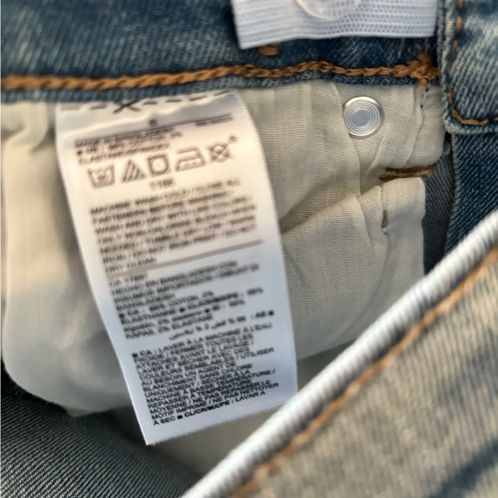 Old Navy Women's Light Blue Cropped Jeans